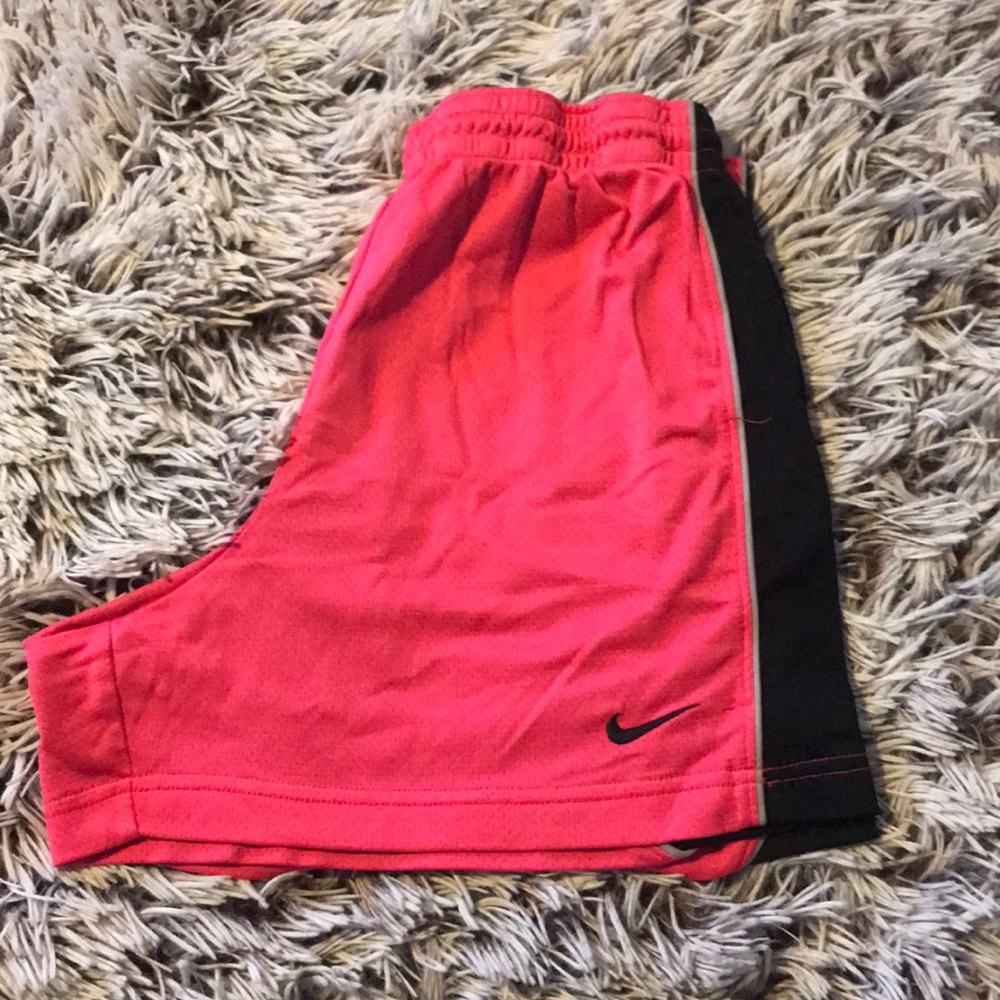 NIKE SHORTS